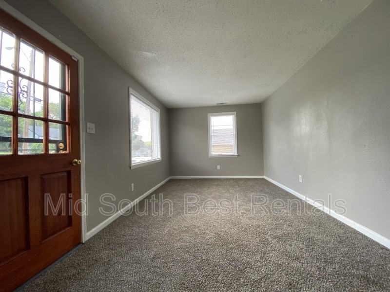 213 W Norwood Ave - Photo 3 of 8