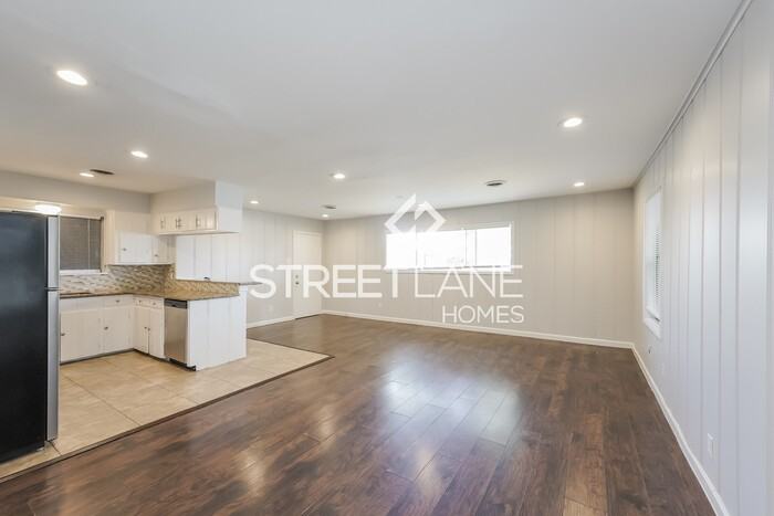1102 Laurentide St - Photo 3 of 14