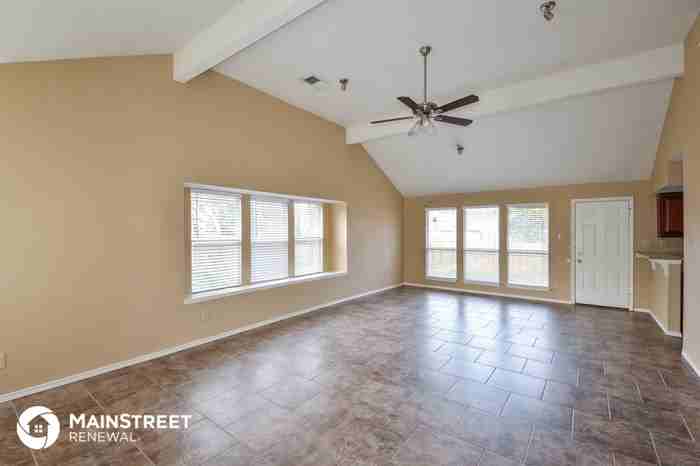 14919 Tropical Wind - Photo 2 of 15