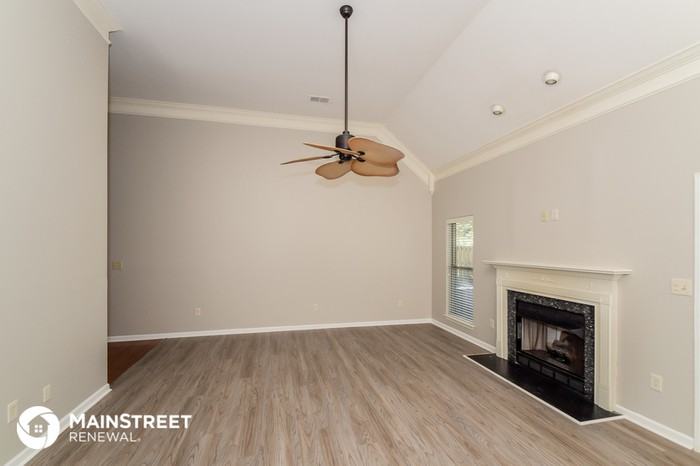 2957 Summit Dr - Photo 3 of 16