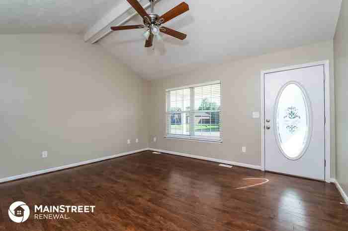 301 Drake Dr - Photo 3 of 16