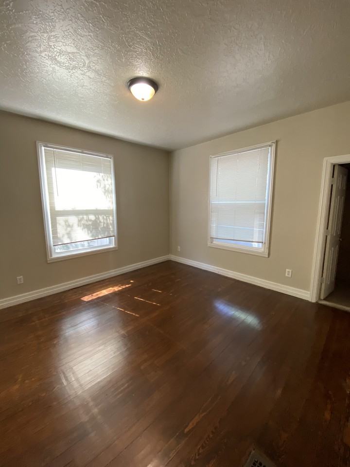 1431 11th St #A - Photo 6 of 13