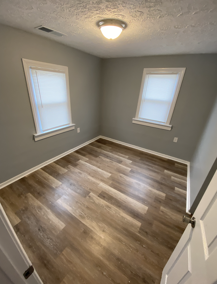 437 Triplett Ave #1 - Photo 5 of 9