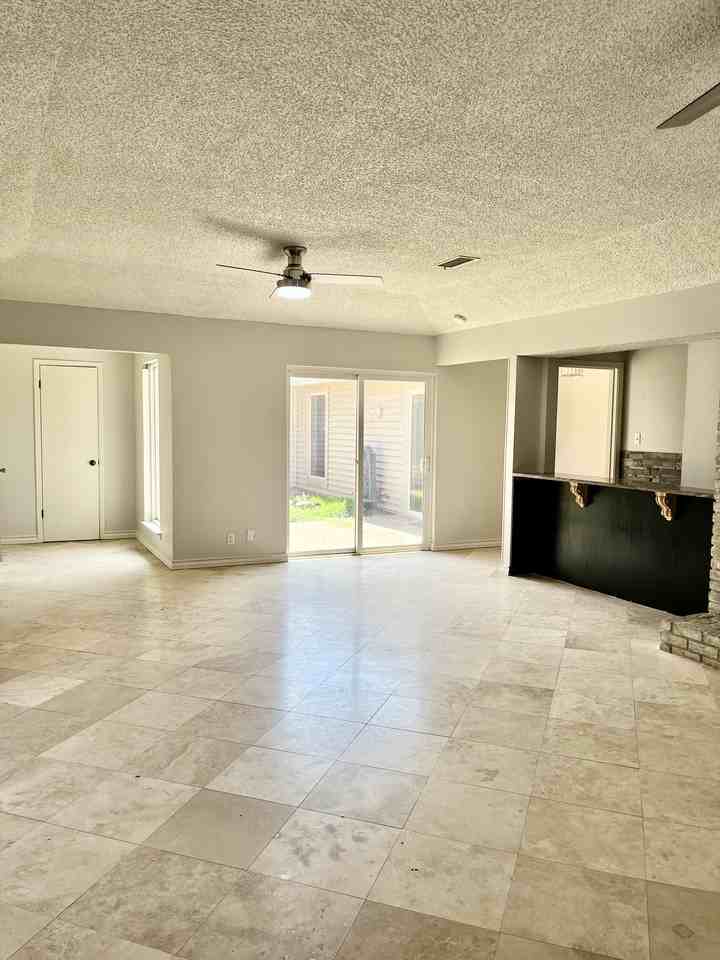 2825 Moss Ave - Photo 2 of 12