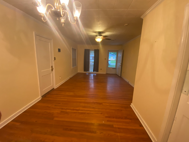 556 Wellington Rd - Photo 3 of 8