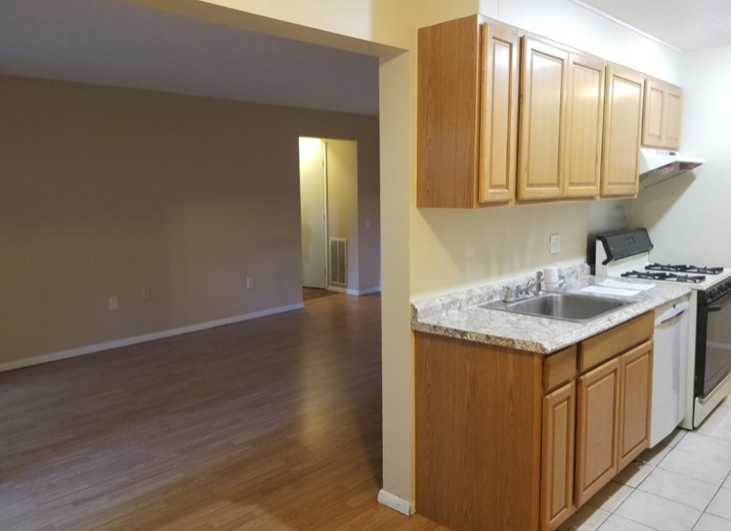 4 Shrewsbury Green Dr #B - Photo 3 of 25