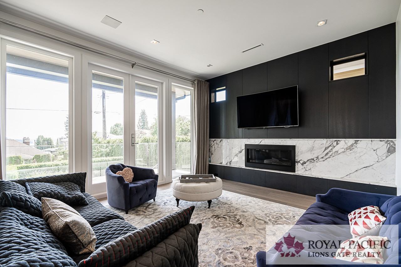 1465 Jefferson Avenue - Photo 4 of 28