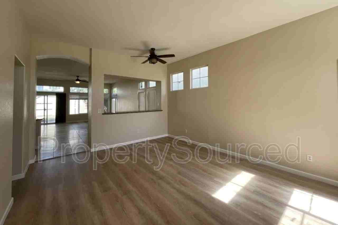 1750 Wellington Ave - Photo 3 of 26