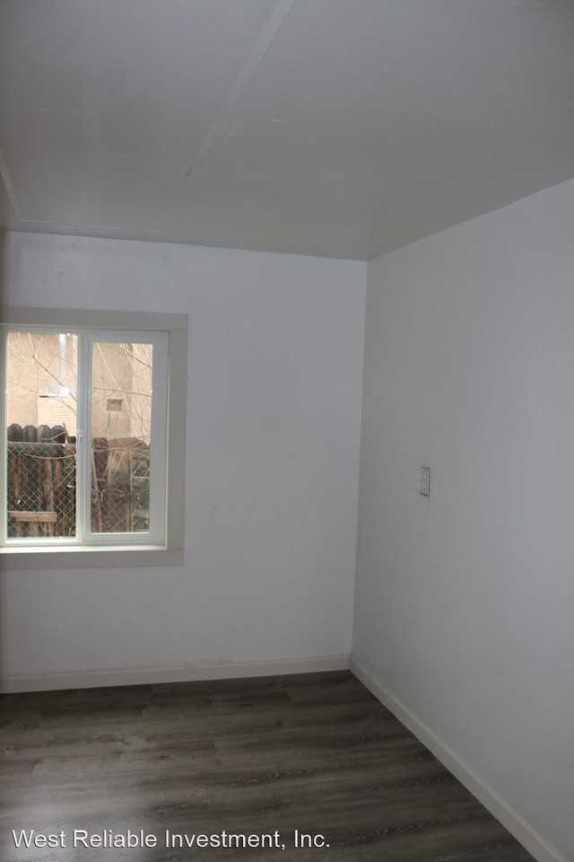 981 W 7th St - Photo 3 of 29