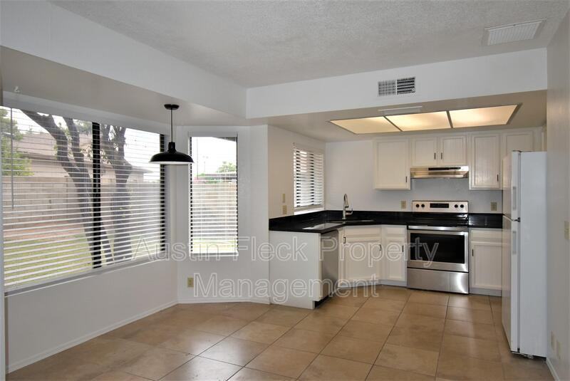 710 W Vaughn St - Photo 3 of 13