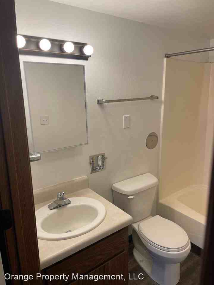 439 W 25th St - Photo 2 of 14