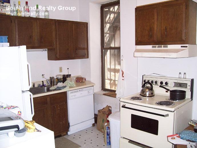 29/33 Wellington St. #202 - Photo 2 of 12