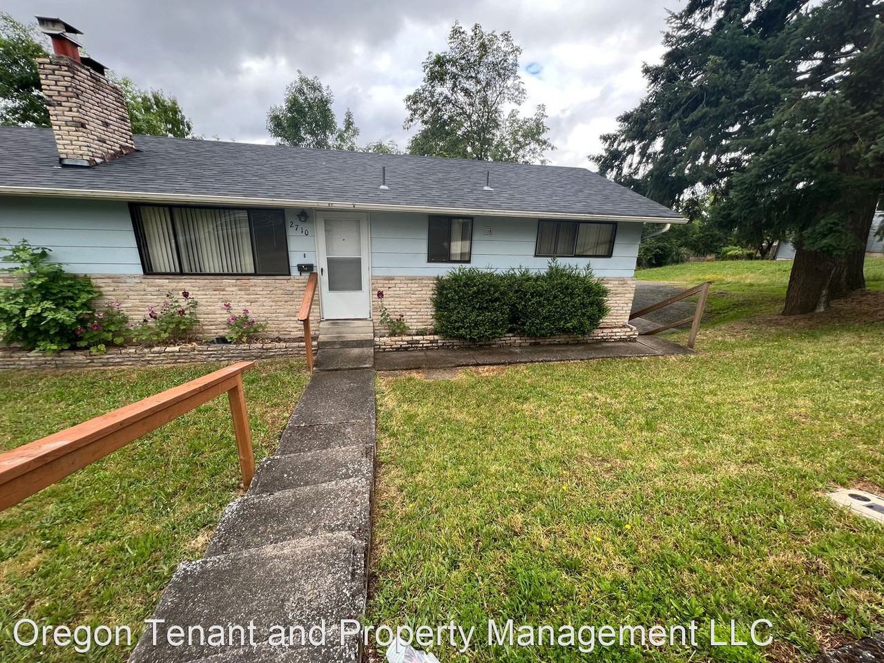 2710/2720 Jefferson st Apartments in Crest Drive, Eugene, OR 97405 Zumper