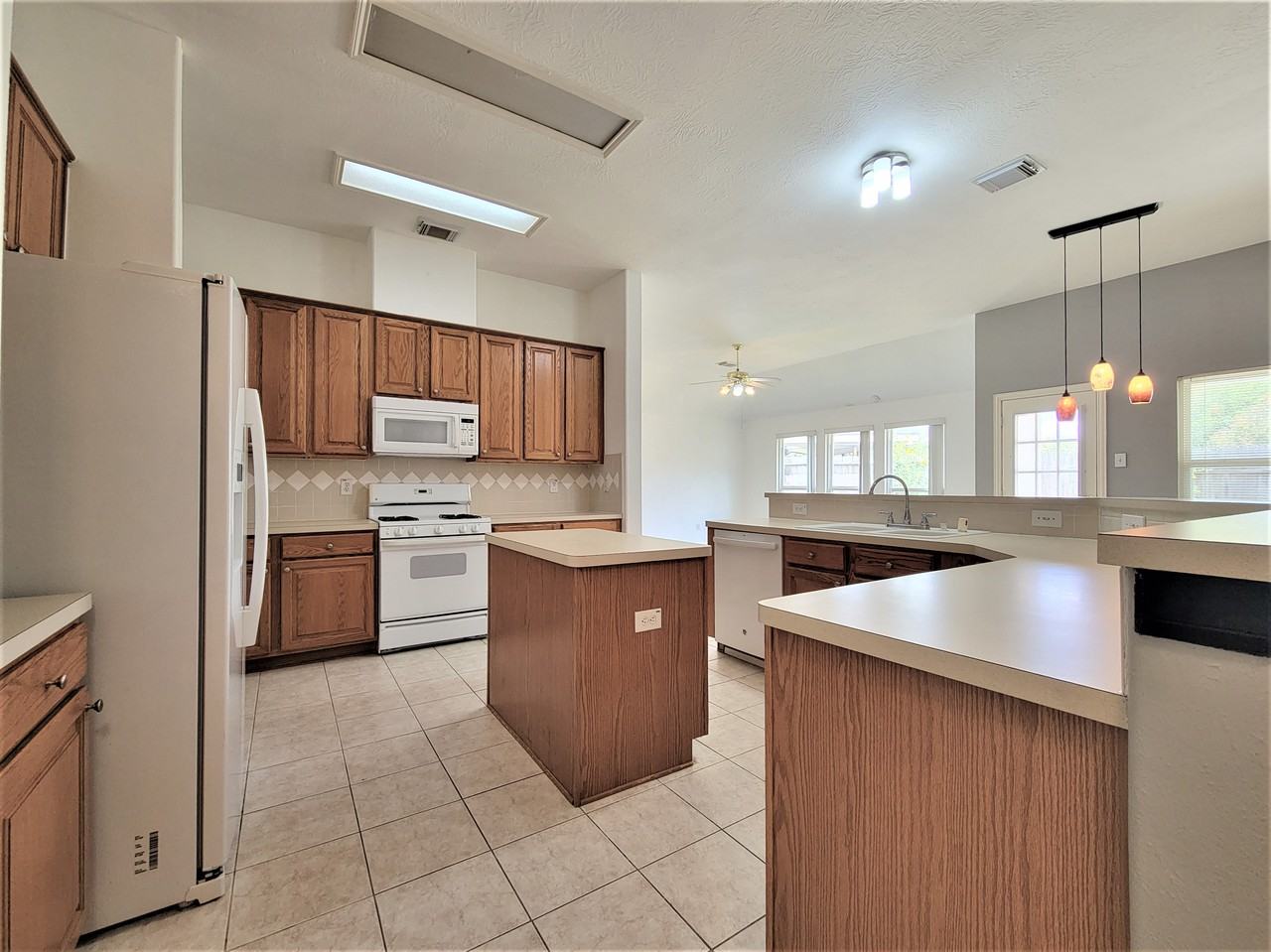 13910 White Oak Glen Ct - Photo 3 of 11
