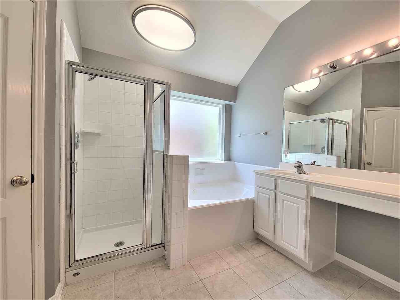 13910 White Oak Glen Ct - Photo 6 of 11
