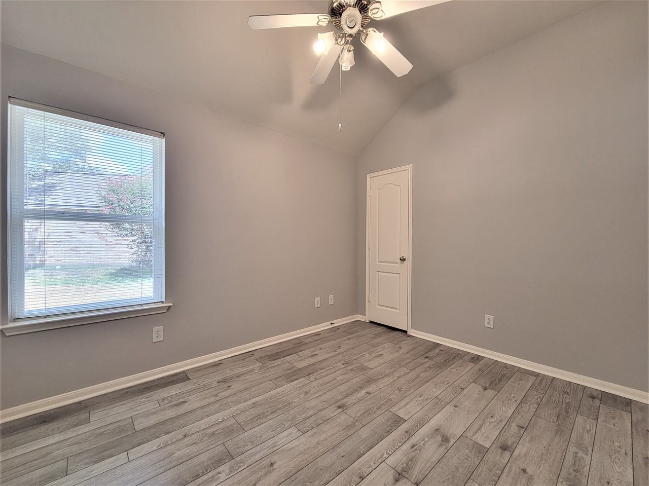 13910 White Oak Glen Ct - Photo 7 of 11
