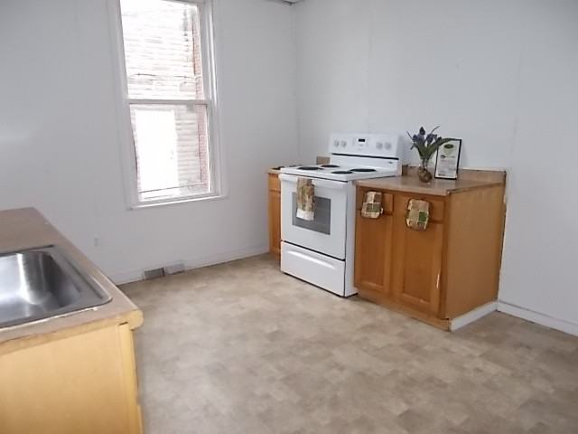 533 E Patapsco Ave - Photo 4 of 6