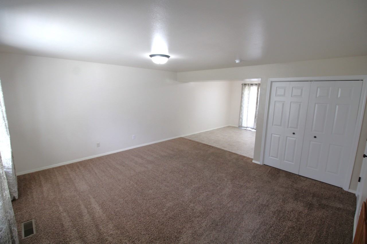 633 W Idaho Ave - Photo 2 of 15