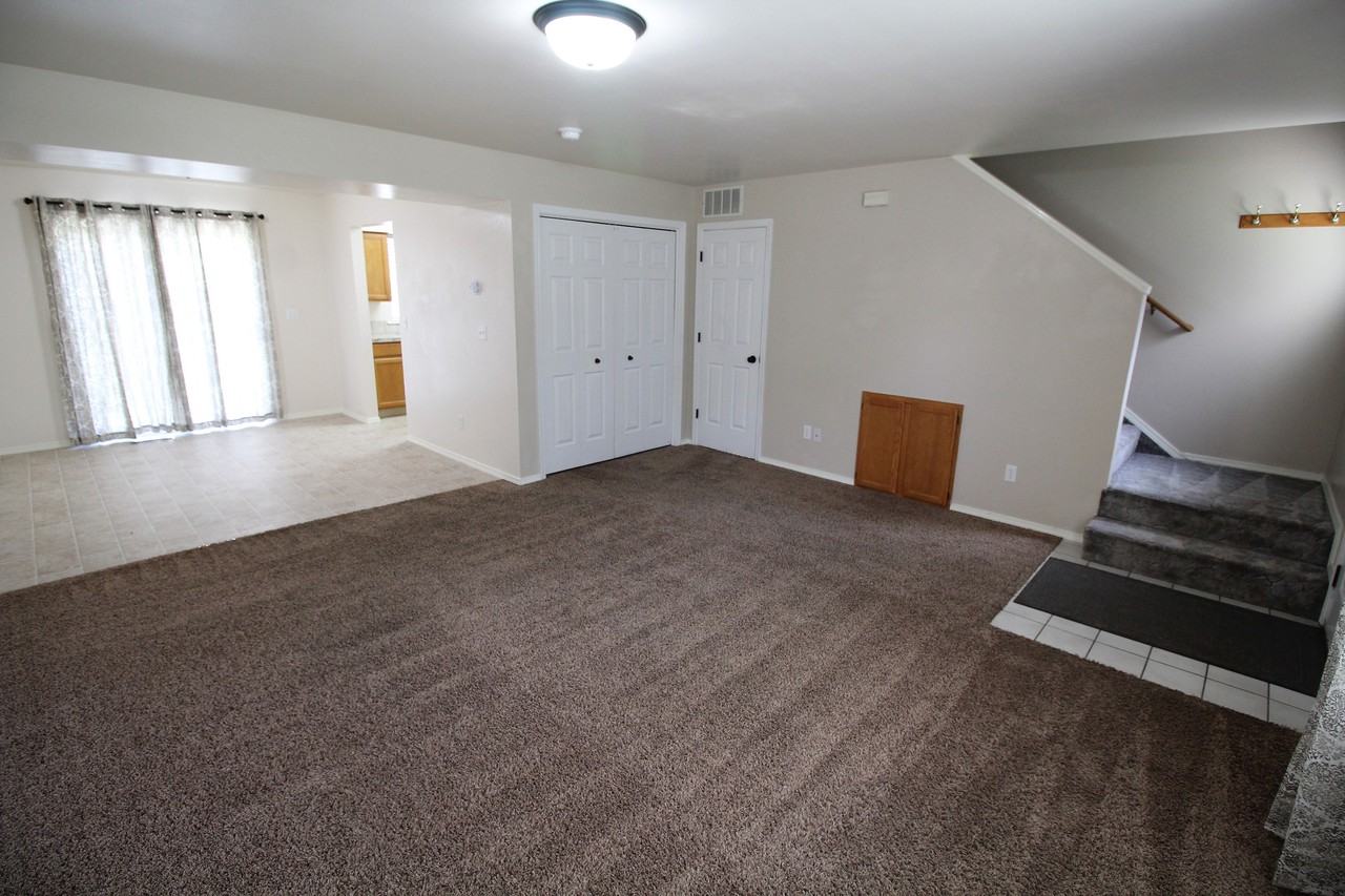 633 W Idaho Ave - Photo 3 of 15
