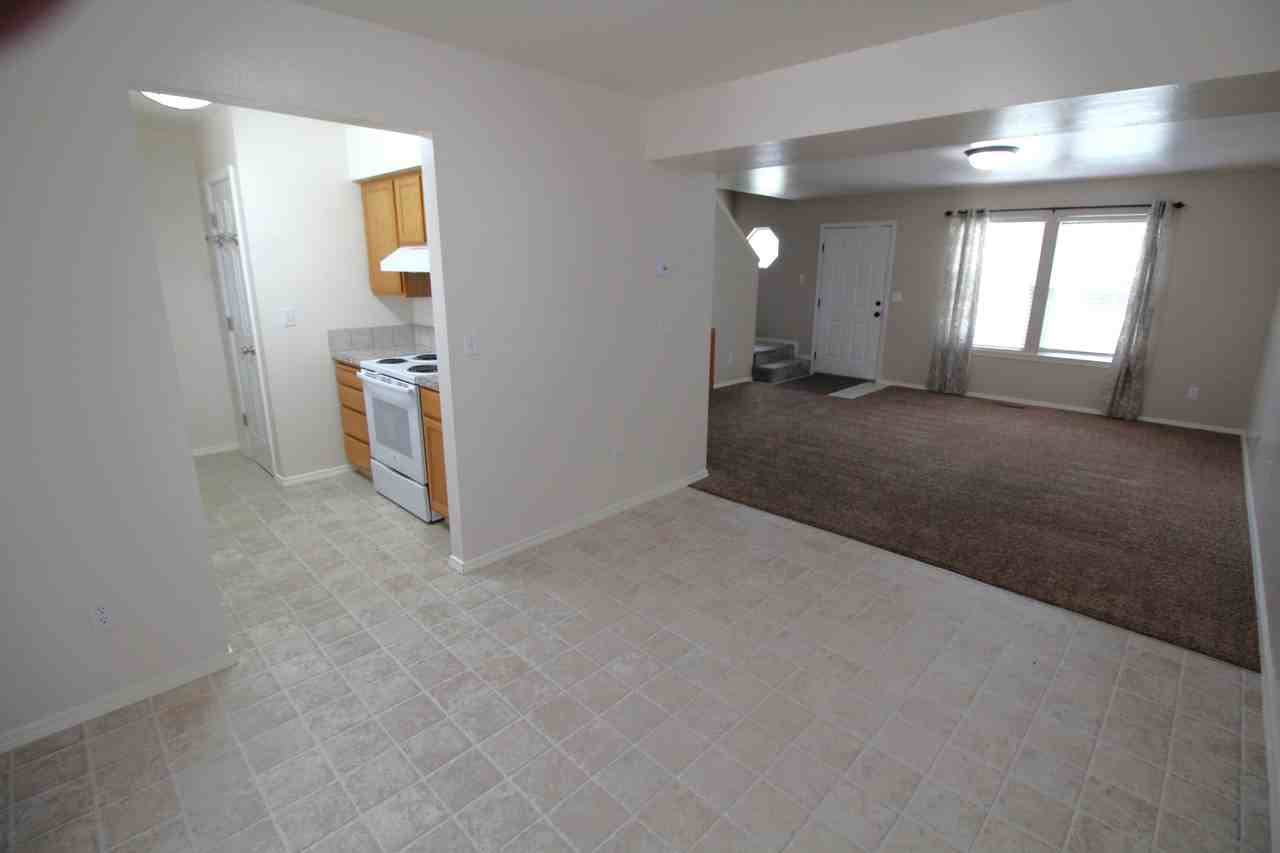 633 W Idaho Ave - Photo 4 of 15
