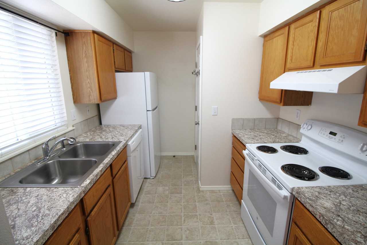 633 W Idaho Ave - Photo 5 of 15