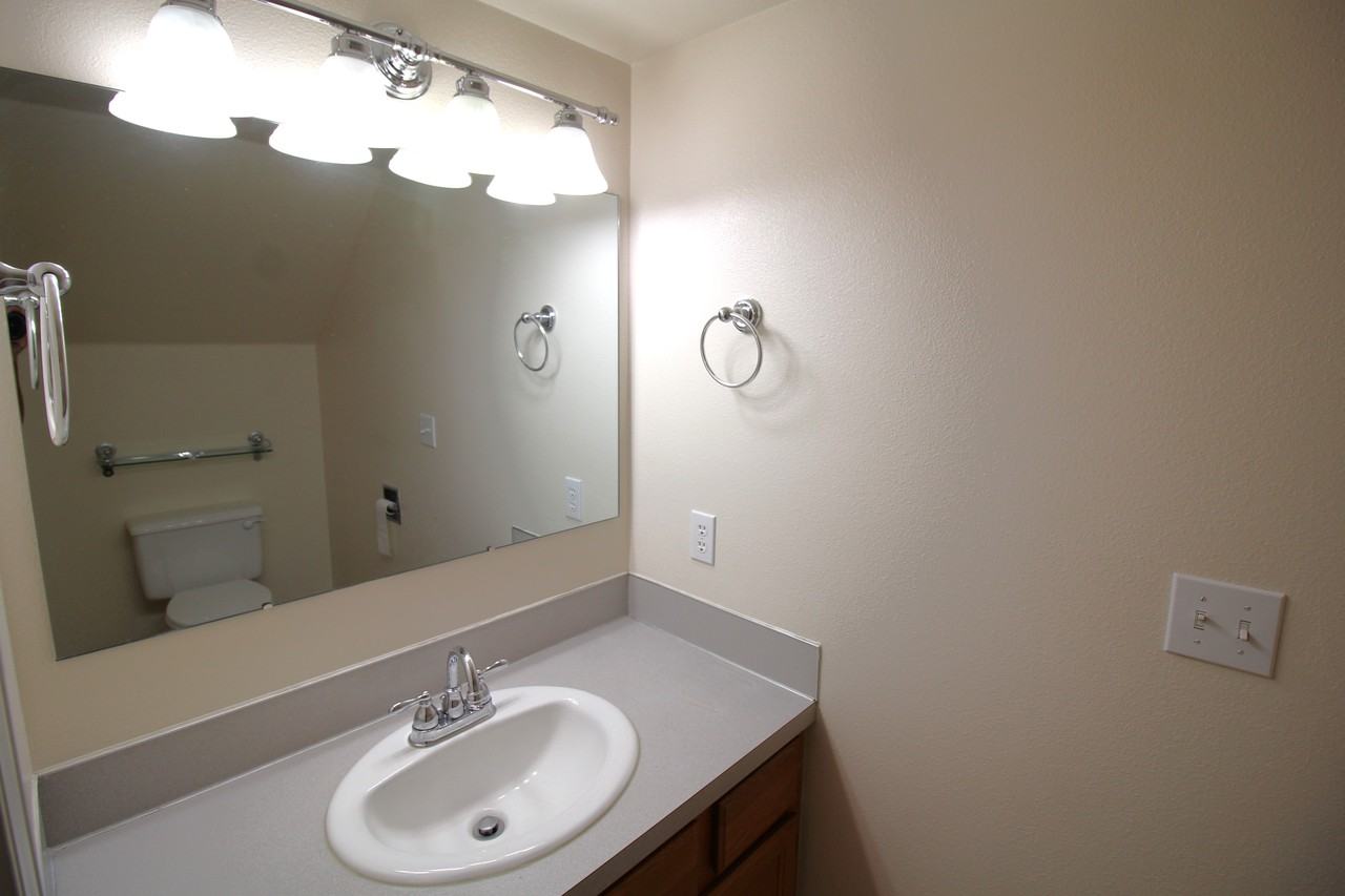 633 W Idaho Ave - Photo 6 of 15