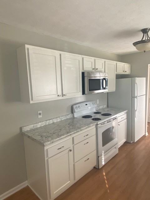 275 Beverly Dr - Photo 3 of 17