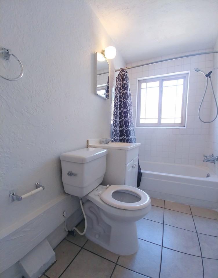 1211 Copper Ave Ne - Photo 4 of 4