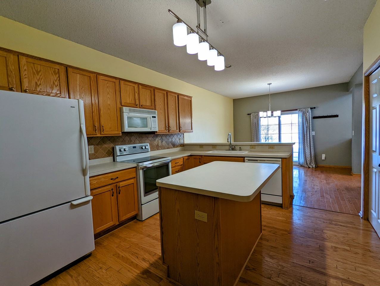 1909 Bluestem Ln - Photo 4 of 15