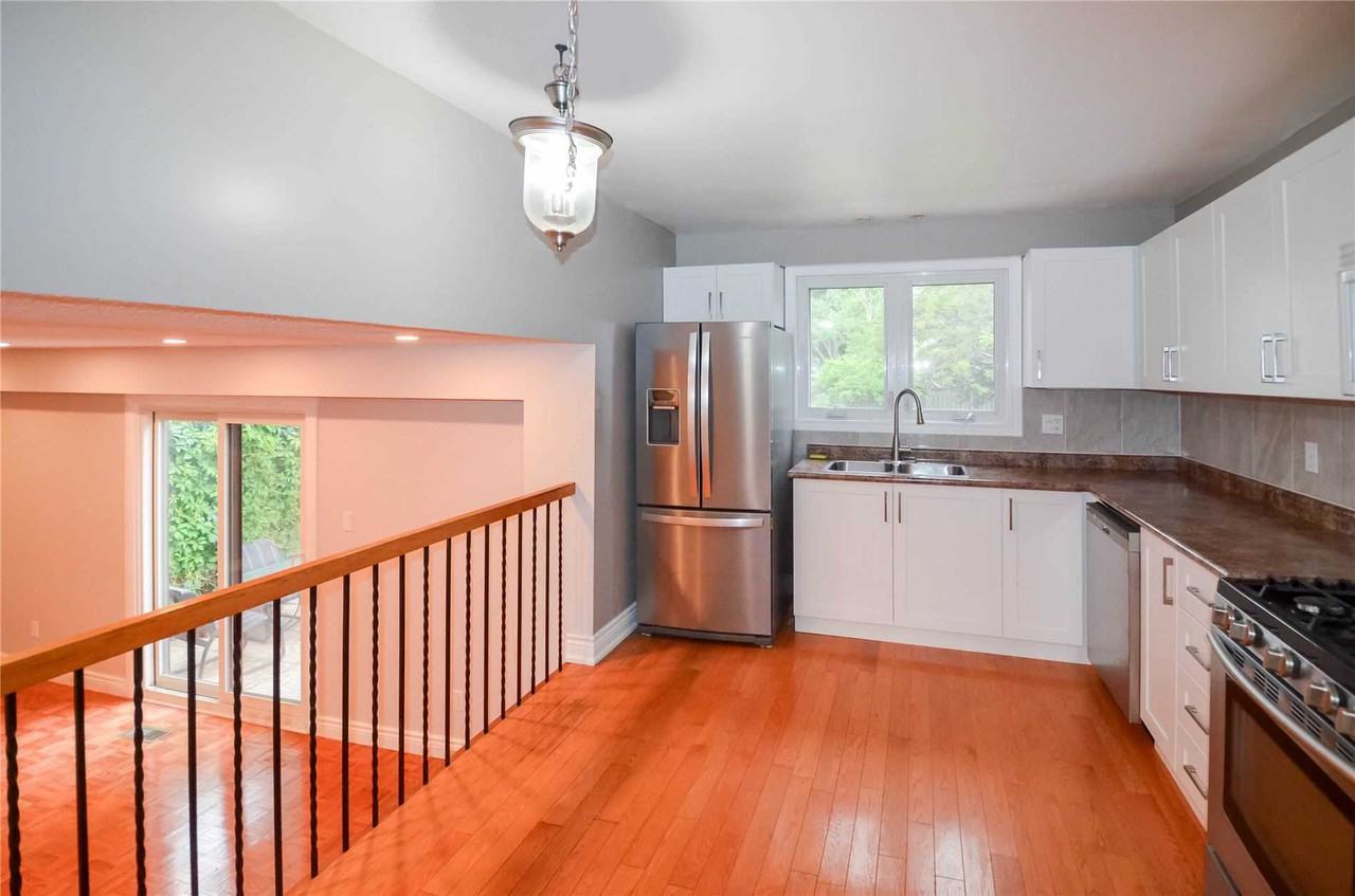 42 Anstead Crescent - Photo 2 of 10