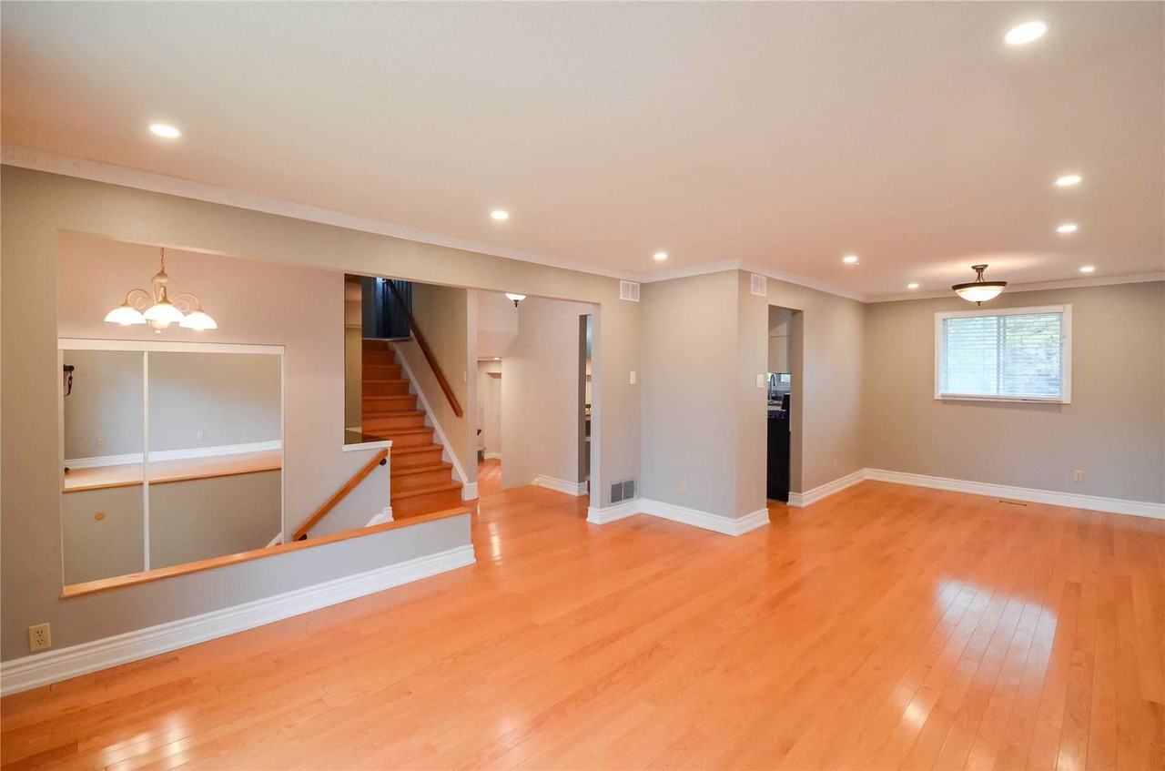 42 Anstead Crescent - Photo 3 of 10
