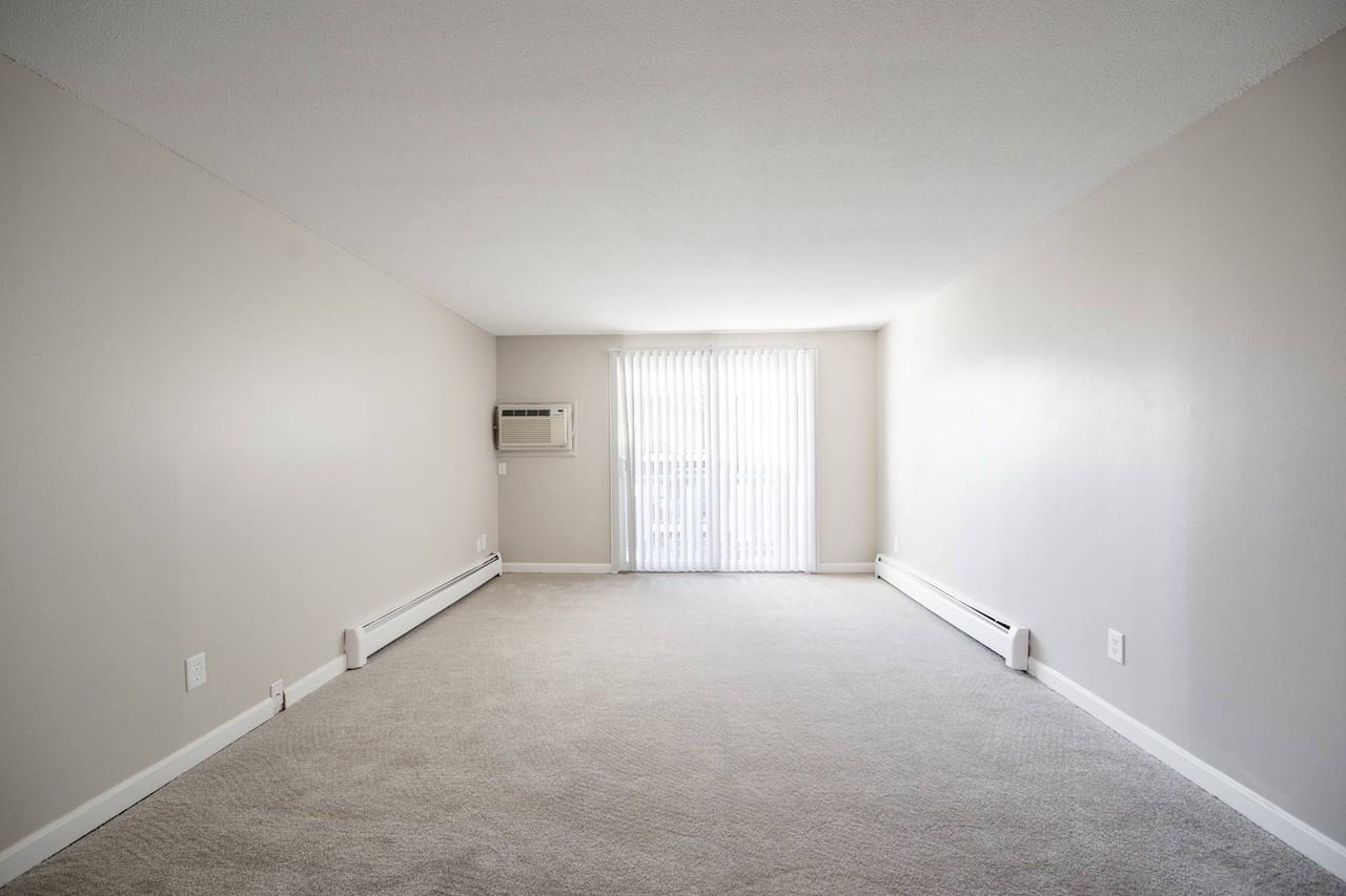 IMPERIAL GARDENS - Photo 2 of 31