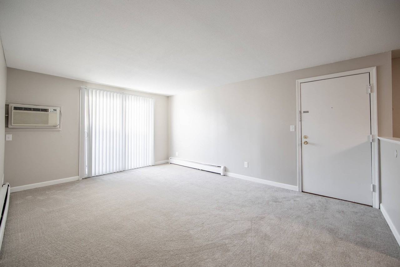 IMPERIAL GARDENS - Photo 4 of 31