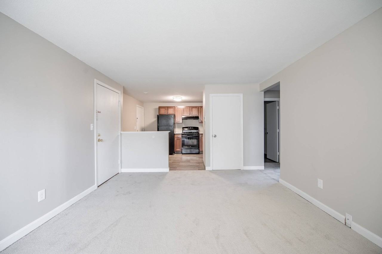 IMPERIAL GARDENS - Photo 6 of 31