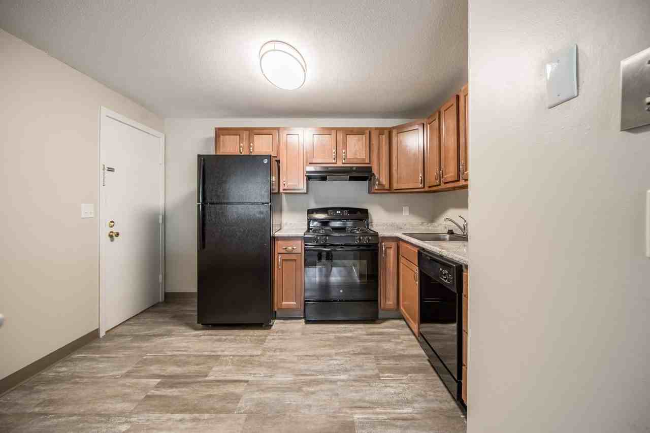 IMPERIAL GARDENS - Photo 7 of 31