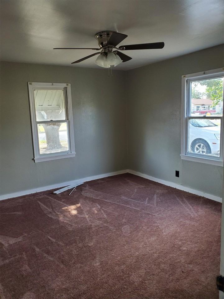 4002 S Van Buren St #1 - Photo 4 of 7