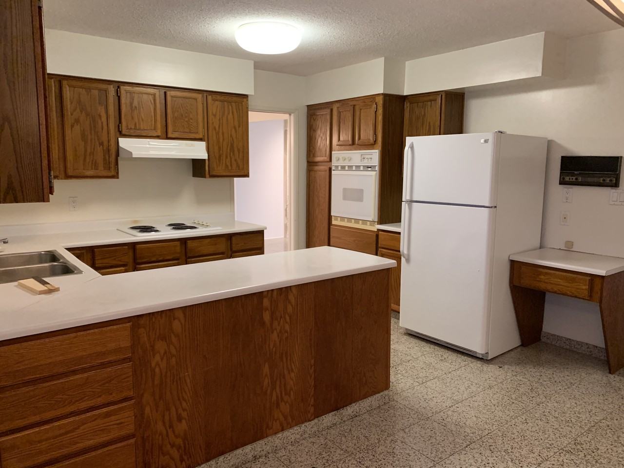 2570 Ellerslie Avenue - Photo 4 of 20