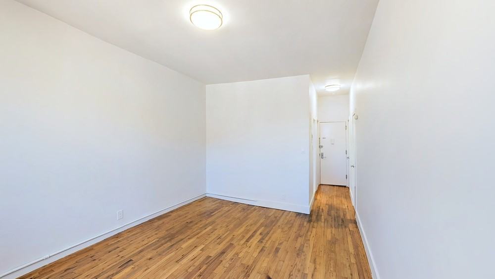 624 E 11th Street - Photo 2 of 13