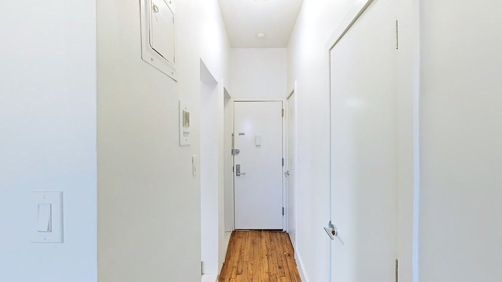 624 E 11th Street - Photo 4 of 13