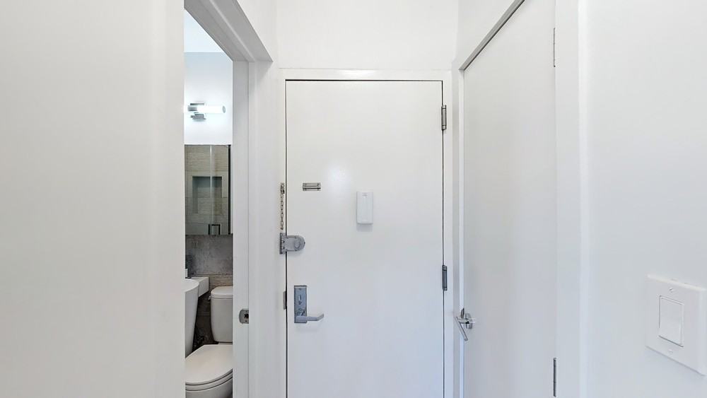 624 E 11th Street - Photo 5 of 13