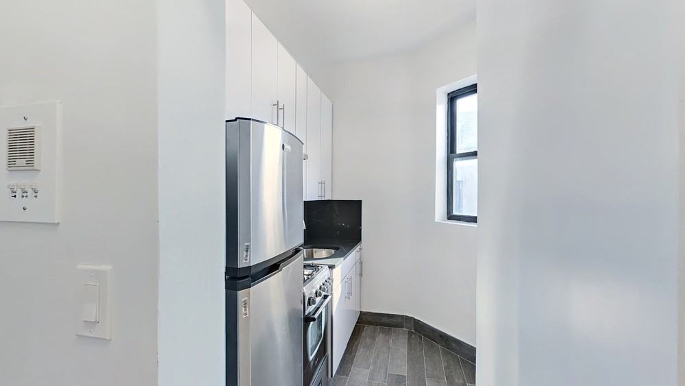 624 E 11th Street - Photo 6 of 13