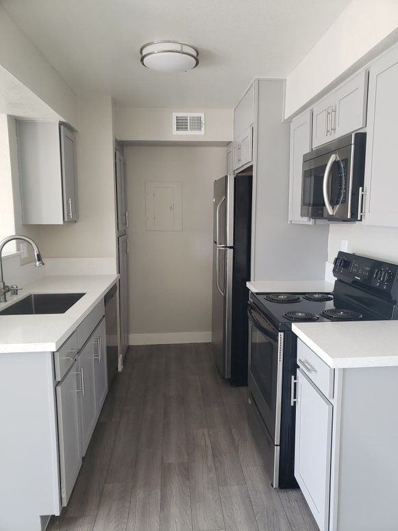 Tides at Walnut Park - Photo 3 of 78