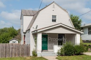 featured image of 735 Emerald Ave Ne