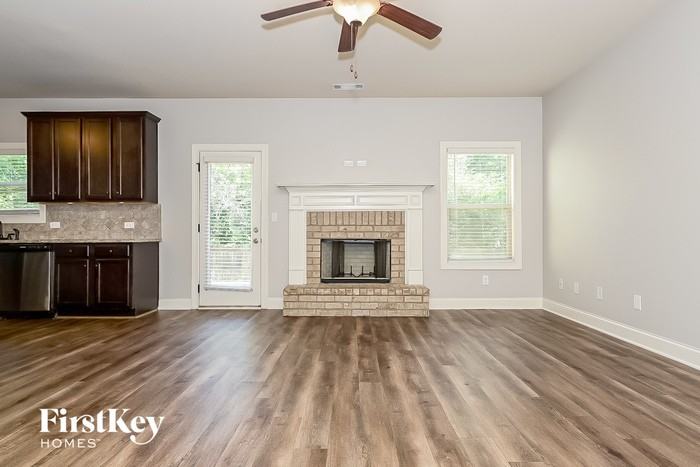 1085 Hartwell Rd - Photo 2 of 15