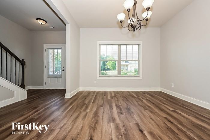 1085 Hartwell Rd - Photo 3 of 15