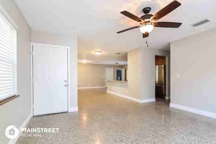 8410 Bedford Ln - Photo 3 of 16