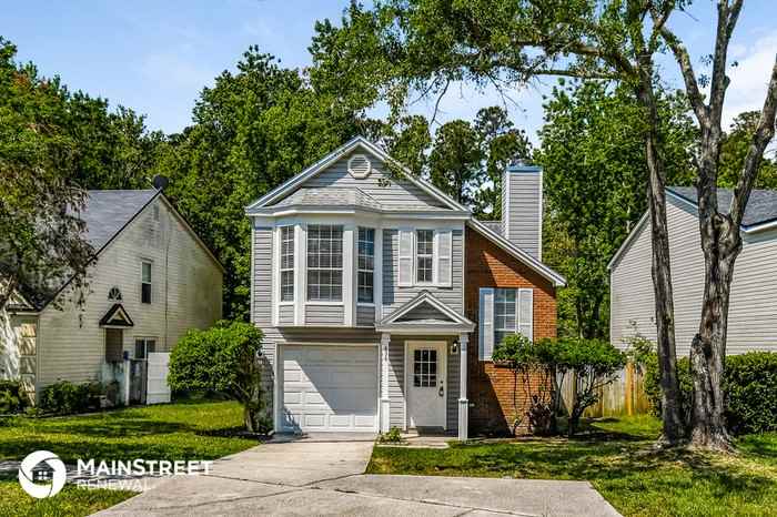 636 Staffordshire Dr - Photo 2 of 18