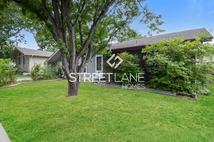 109 Pinon St - Photo 2 of 15
