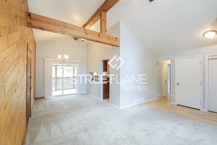 109 Pinon St - Photo 3 of 15