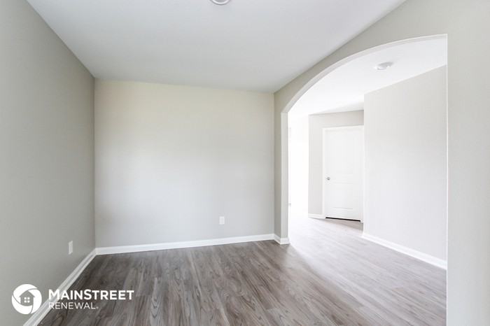 25213 Dickens Dr - Photo 3 of 15